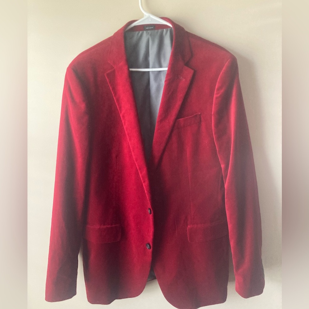 Red blazer great for fancy outfits! Had great feel and comfortable wear
